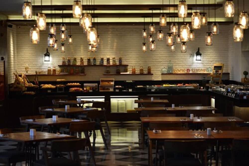 Luminor Hotel Jemursari By Wh With The Best Breakfast In Town And Located Near Surabaya Industrial Estate Rungkut Sier Exterior photo