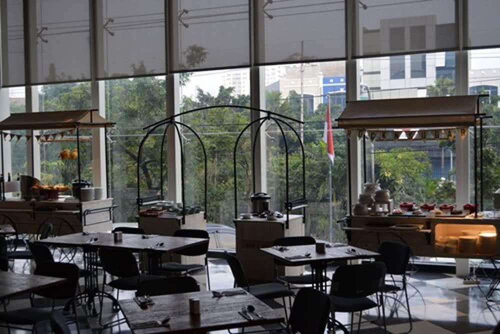 Luminor Hotel Jemursari By Wh With The Best Breakfast In Town And Located Near Surabaya Industrial Estate Rungkut Sier Exterior photo